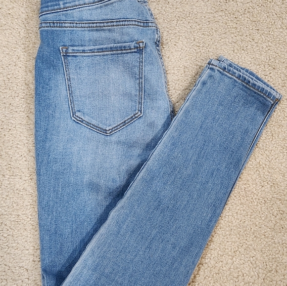 Old Navy Jeans - Picture 4 of 5